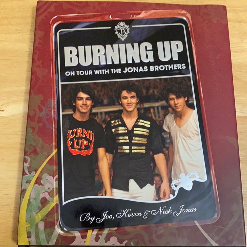 Jonas brothers tour book